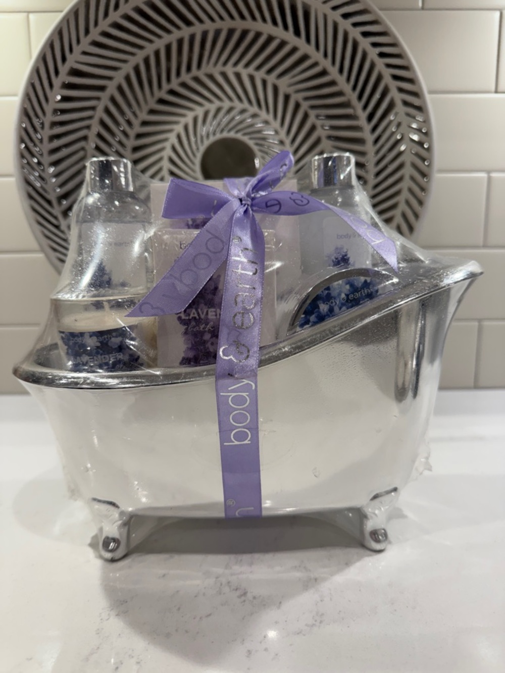 New body & earth Lavender 7 piece  Bath Gift Set - Purple Mini Tub